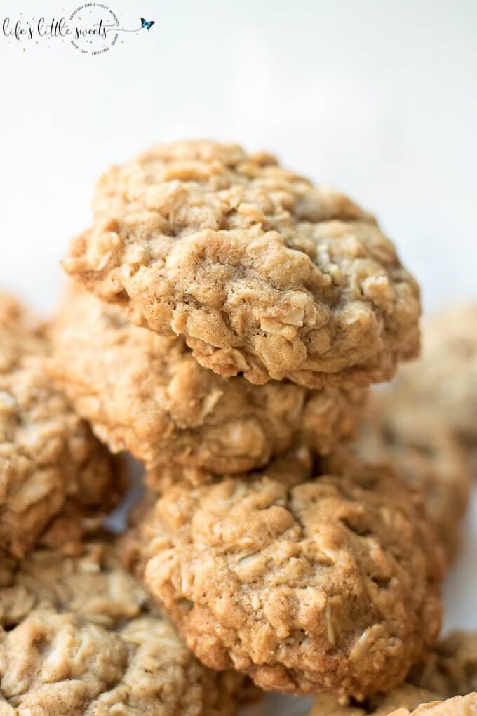 Cinnamon Oatmeal Cookies are delicious oatmeal cookies without raisins or cranberries. There's plenty of cinnamon and brown sugar flavor in these tasty cookies. They are perfect for a snack or even with your breakfast coffee or tea ;) #glutenfreeoption #cinnamon #cookies #oatmeal #sweet #desserts #recipe #brownsugar #oats