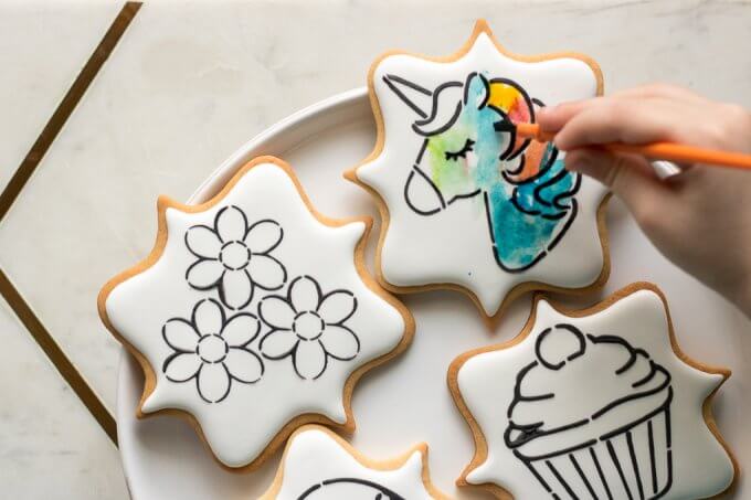 Spring Paint Your Own Cookie Kits By Sugar Cupid Sweets LLC - Laura from Sugar Cupid Sweets LLC is makes the most amazing cakes, cupcakes, cookies and cake pops, she now has Spring-themed Paint Your Own Cookies available! #cookies #sugarcookies #paintedcookies #njbakers #bakery #unicorncookies #Easter #Spring #desserts #cupcake #daisies 
