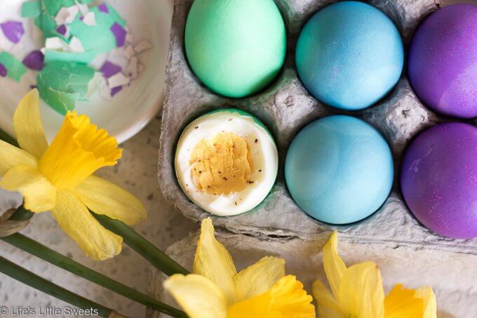 How to Make Dyed Easter Eggs 
