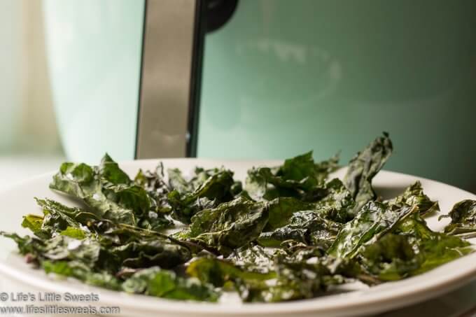 Air Fryer Kale Chips #kale #kalechips #airfryer #airfryerrecipes #easy #healthysnacks #snacks #vegan #glutenfree #vegetarian #sides #healthy #Paleo www.lifeslittlesweets.com