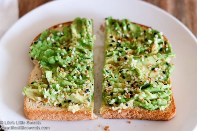 Everything Bagel Seasoned Avocado Toast www.lifeslittlesweets.com