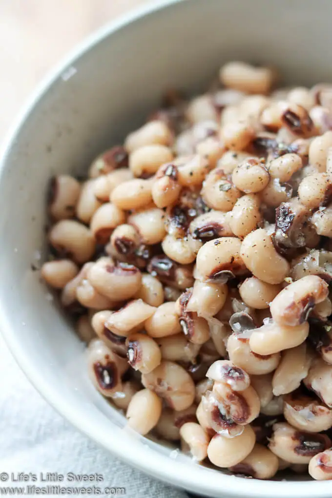 Instant Pot Black Eyed Peas Recipe in white bowl