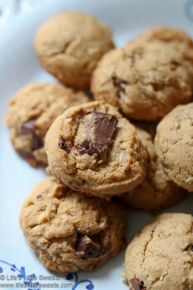 a plate of several cookies