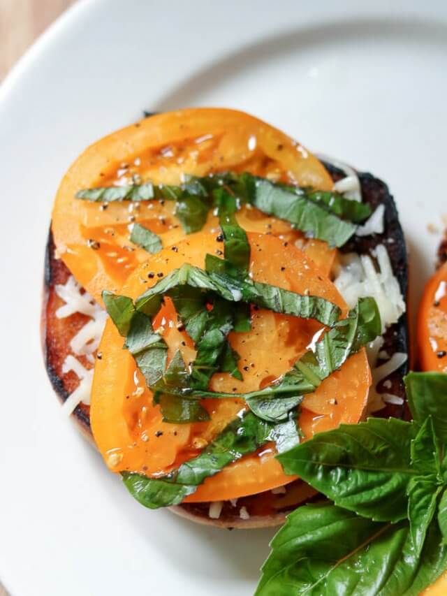 cropped-Tomato-Basil-Mozzarella-Bagel-Toast-2020-08-29_13.38.20.jpg
