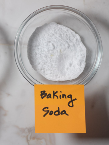 BAKING SODA VS. BAKING POWDER STORY Poster Image