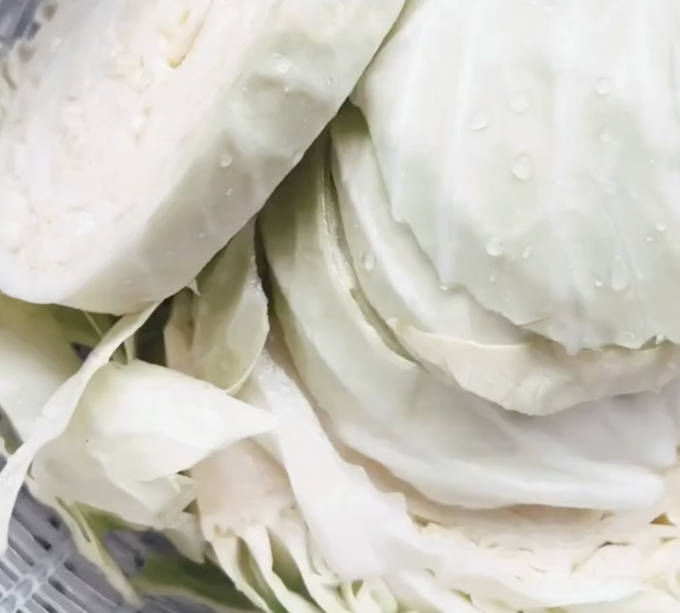 washed cabbage slices