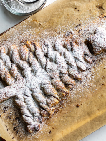 HOW TO MAKE A FOOD-THEMED CHRISTMAS TREE STORY Poster Image (1)