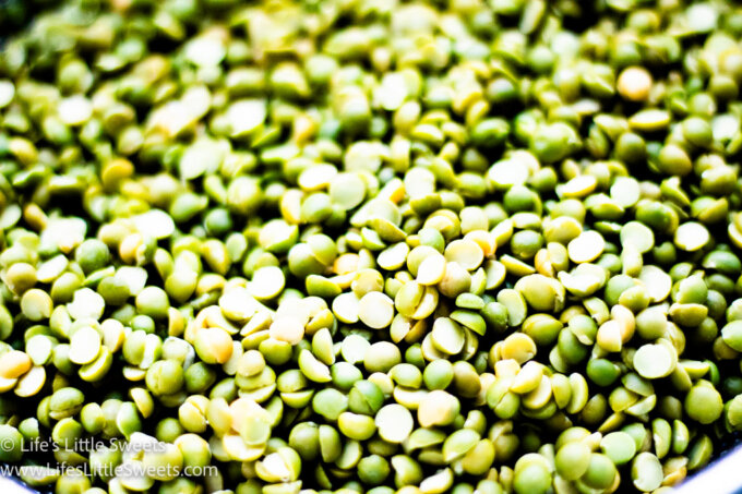 washed dried green split peas 